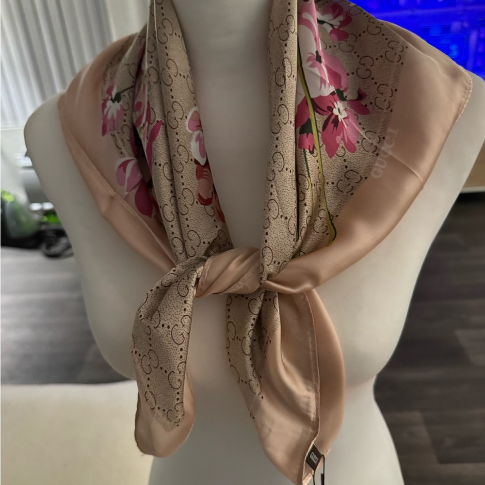 Gucci Beige and Pink Floral Silk Square Scarf - Picture 7 of 9